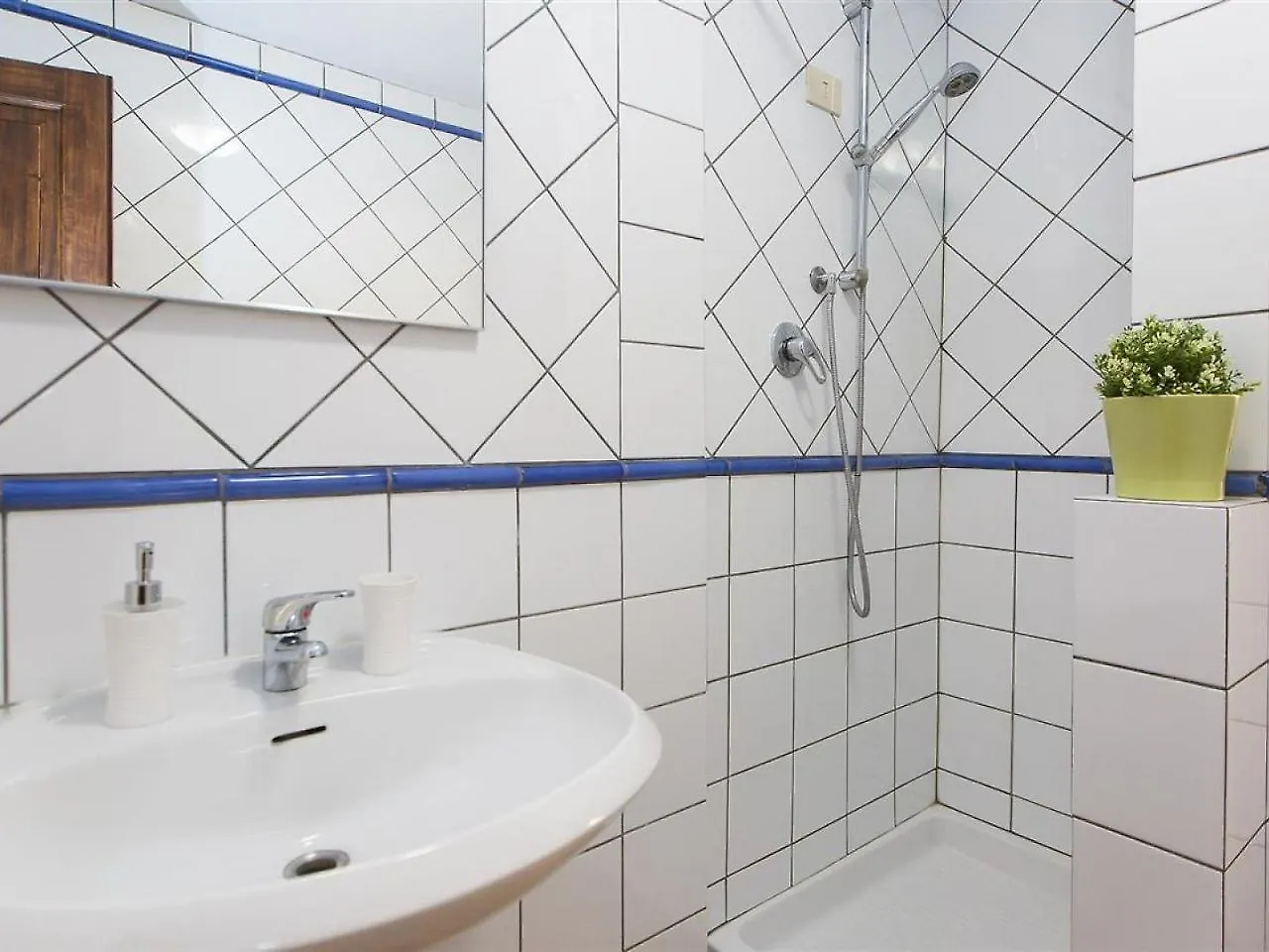 Rental In Rome Rosselli Palace Deluxe 3 Apartment Florenz