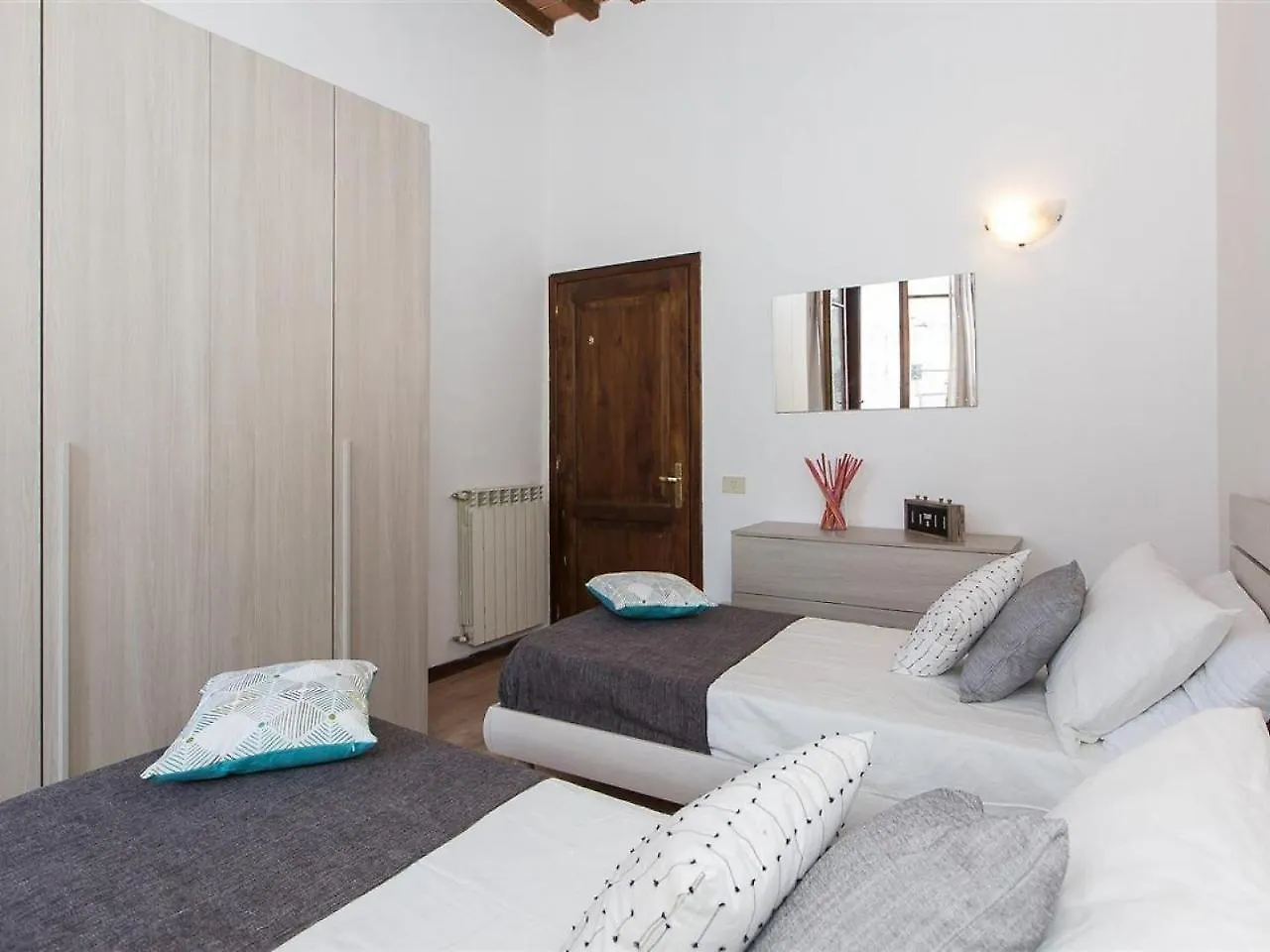 Rental In Rome Rosselli Palace Deluxe 3 Apartment Florenz