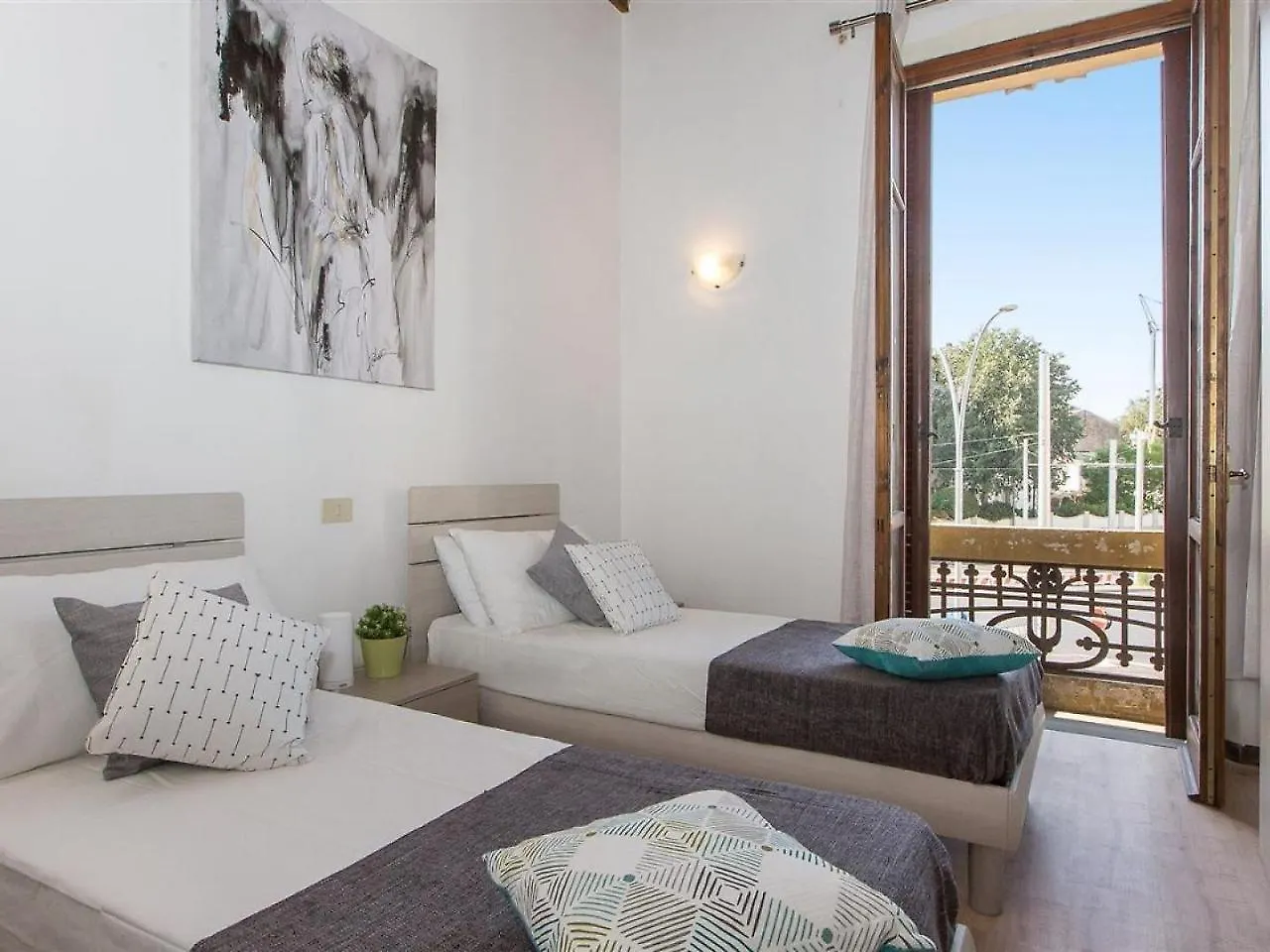 Rental In Rome Rosselli Palace Deluxe 3 Apartment Florenz